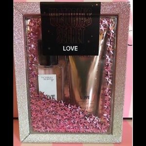 Victoria secret mist and lotion gift set